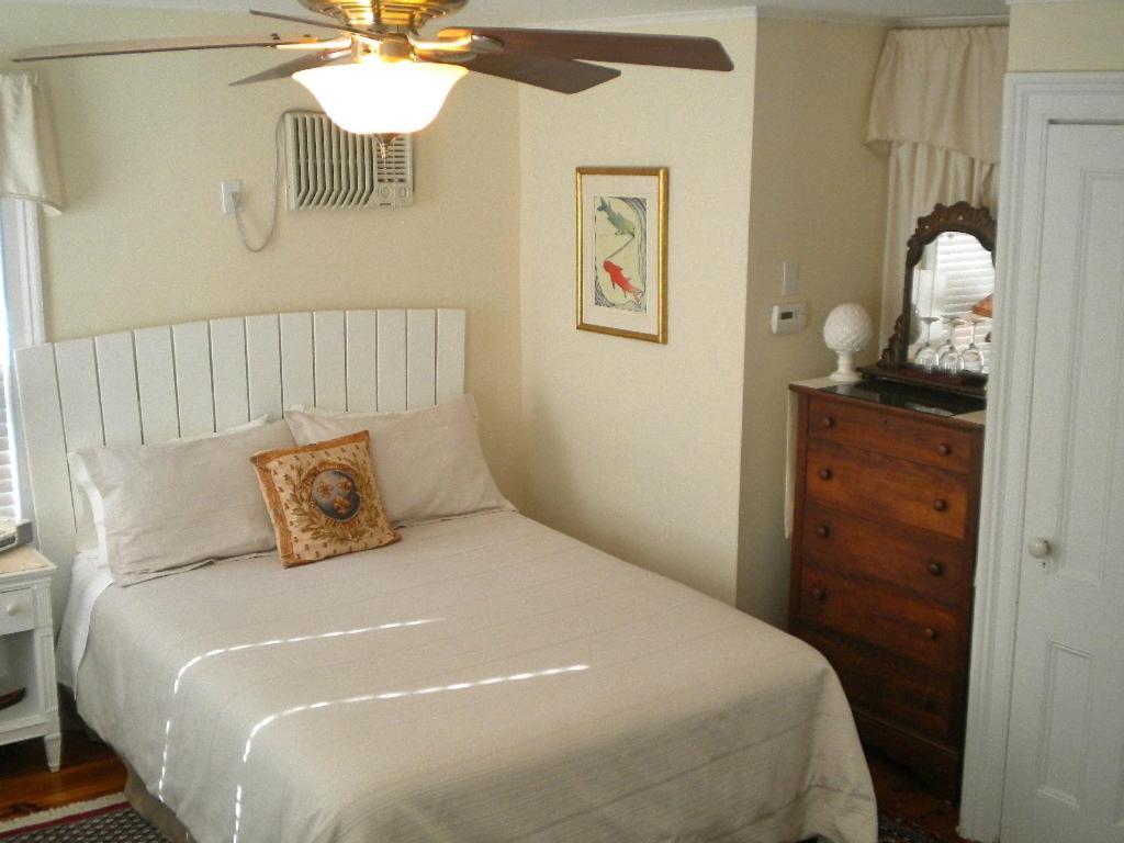 The Stirling House Waterfront Inn גרינפורט מראה חיצוני תמונה