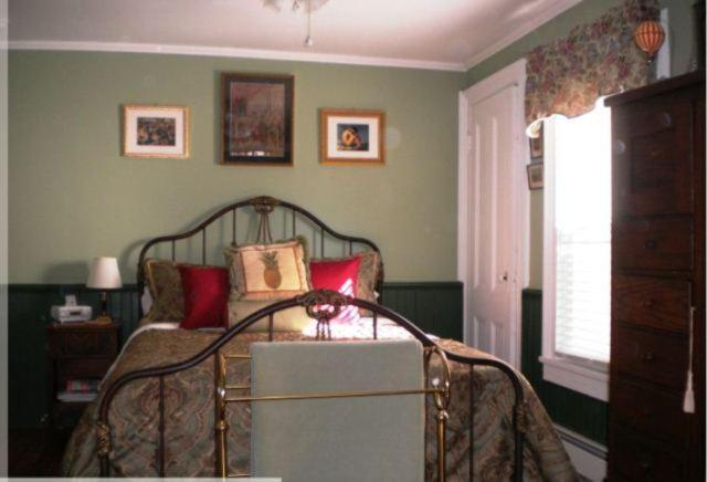 The Stirling House Waterfront Inn גרינפורט מראה חיצוני תמונה